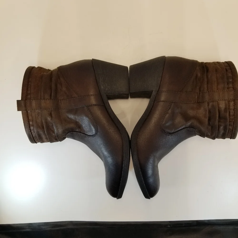 Arizona Jean Co Az Garber Womans Size 8 Brown Faux Leather Pull On Ankle Bootie